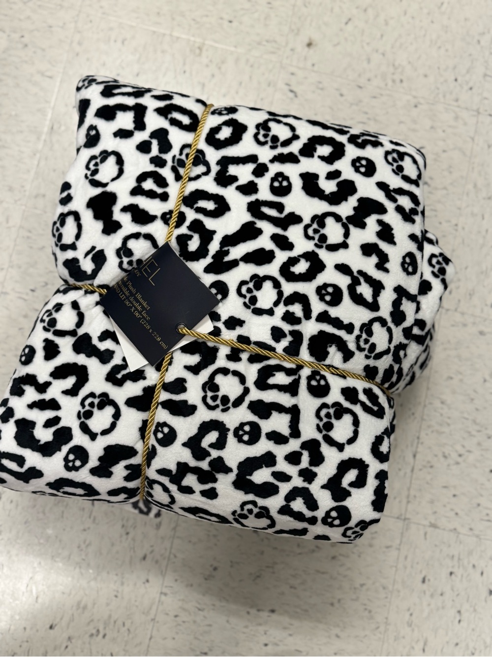 Rachel Zoe Black and White Leopard SKULL Plush Throw Blanket